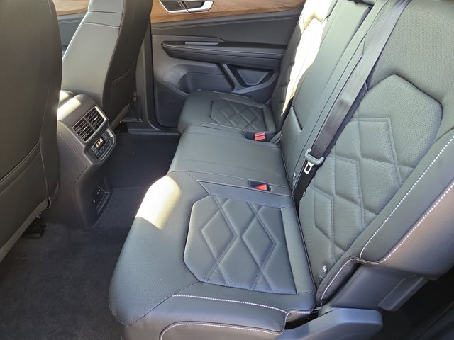 2026 Volkswagen Atlas 2.0T SE Technology Image 5 of 10