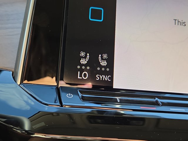 2026 Volkswagen Atlas 2.0T SE Technology Image 8 of 10