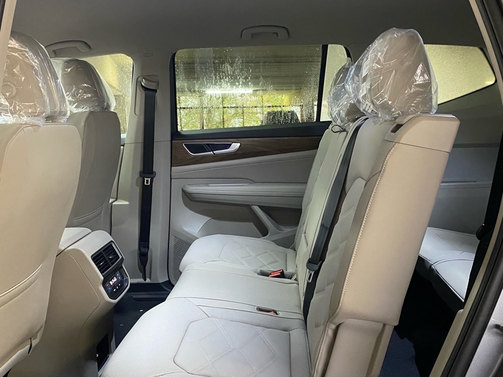 2026 Volkswagen Atlas 2.0T SE Image 5 of 12