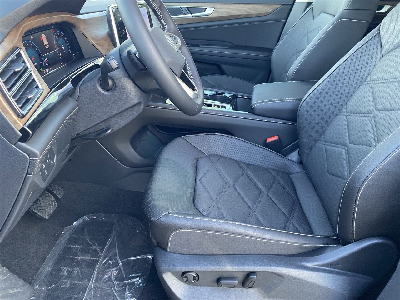 2026 Volkswagen Atlas 2.0T SE Technology Image 12 of 28