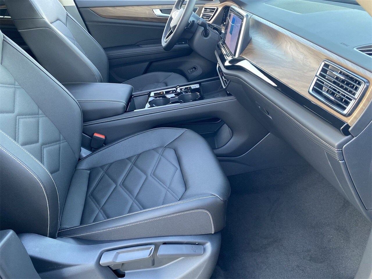 2026 Volkswagen Atlas 2.0T SE Technology Image 11 of 28