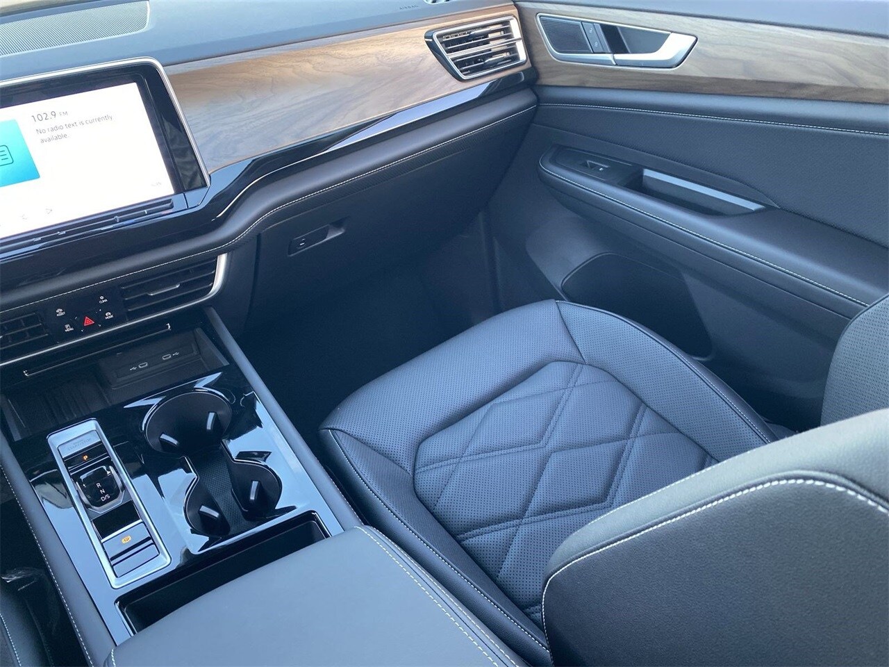 2026 Volkswagen Atlas 2.0T SE Technology Image 14 of 28