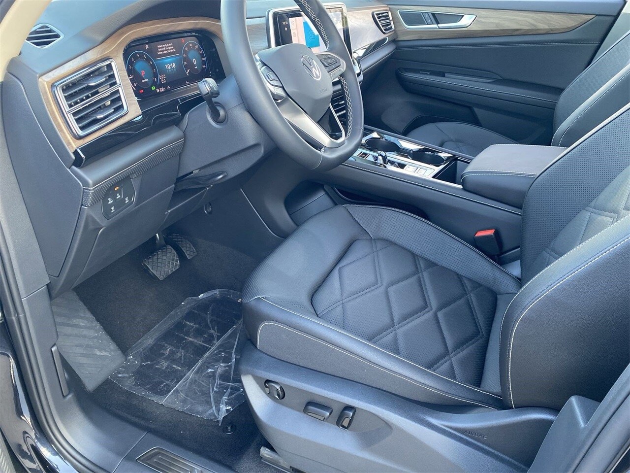 2026 Volkswagen Atlas 2.0T SE Technology Image 13 of 28