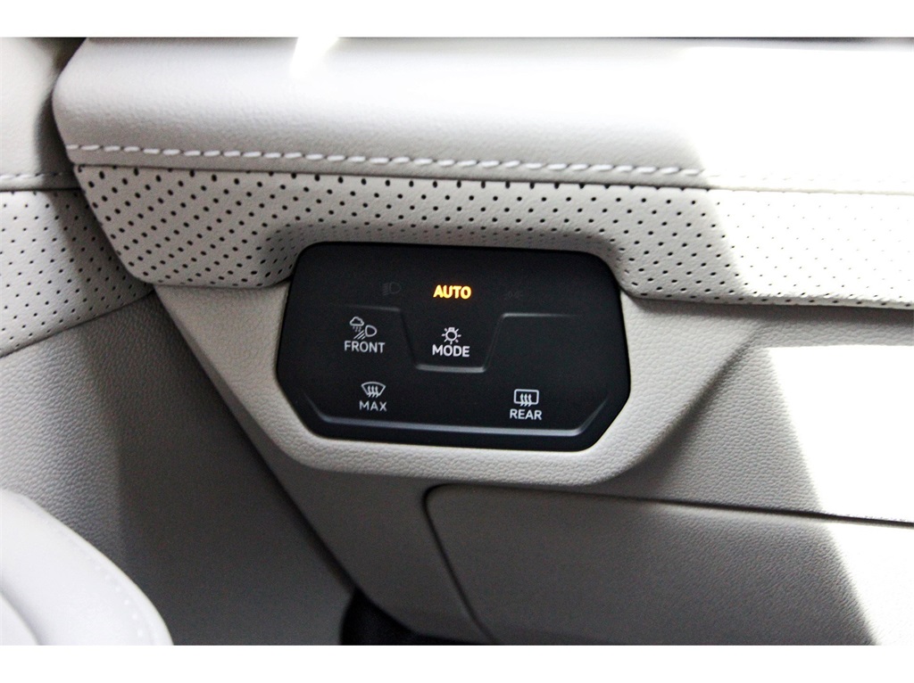 2026 Volkswagen Atlas 2.0T SE Technology Image 24 of 34