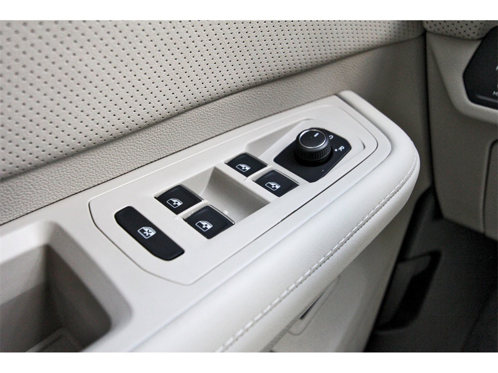 2026 Volkswagen Atlas 2.0T SE Technology Image 27 of 34