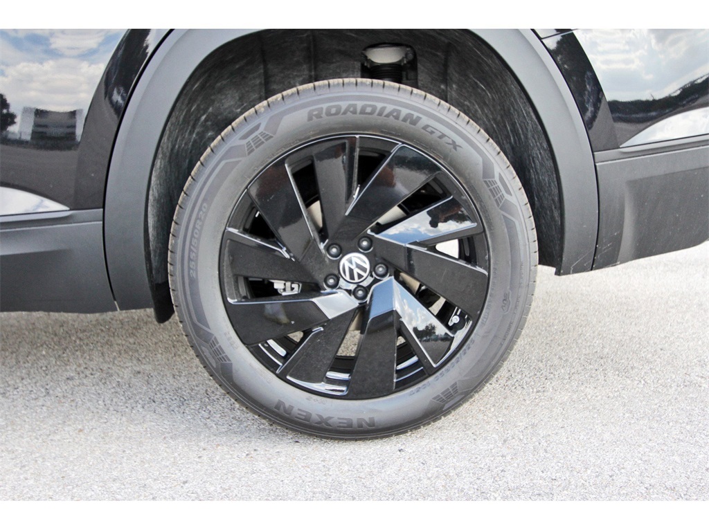 2026 Volkswagen Atlas 2.0T SE Technology Image 10 of 34