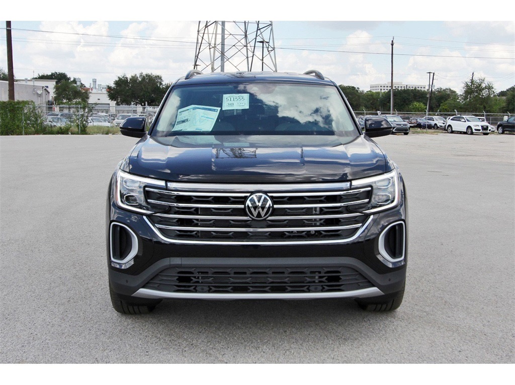 2026 Volkswagen Atlas 2.0T SE Technology Image 2 of 34