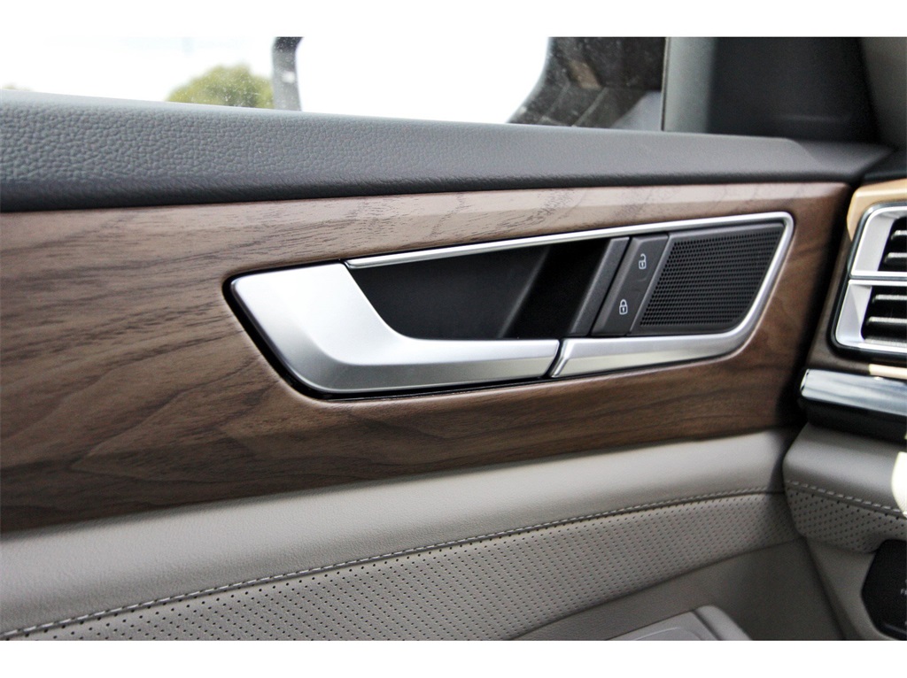 2026 Volkswagen Atlas 2.0T SE Technology Image 31 of 34