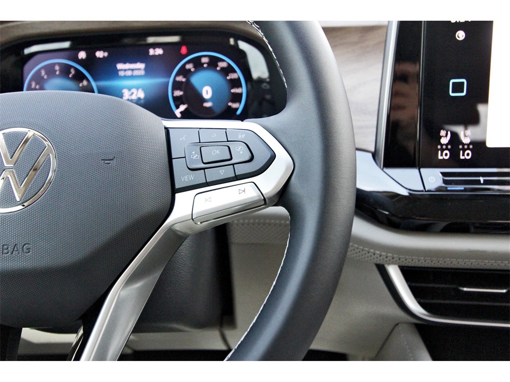 2026 Volkswagen Atlas 2.0T SE Technology Image 32 of 34