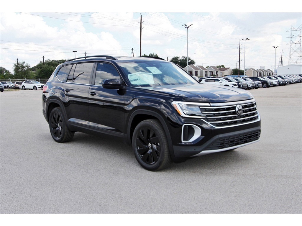 2026 Volkswagen Atlas 2.0T SE Technology Image 3 of 34