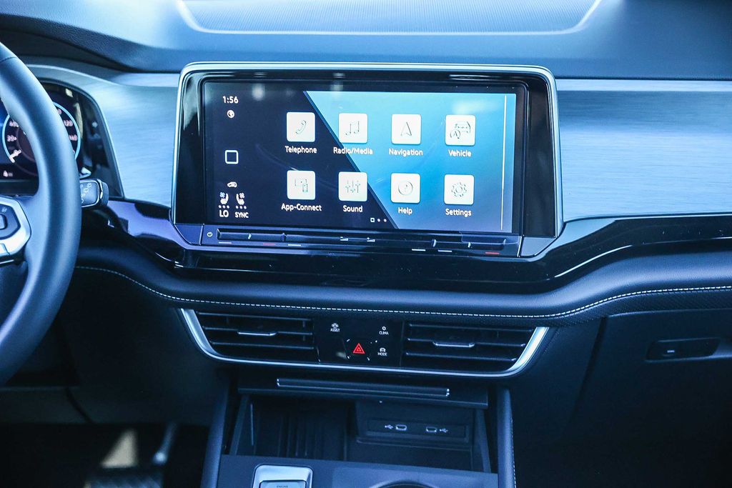 2026 Volkswagen Atlas Cross Sport 2.0T SE Image 18 of 32