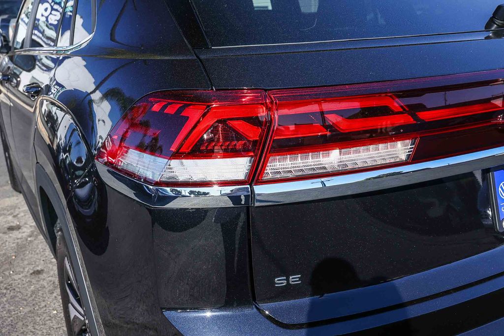 2026 Volkswagen Atlas Cross Sport 2.0T SE Image 10 of 32