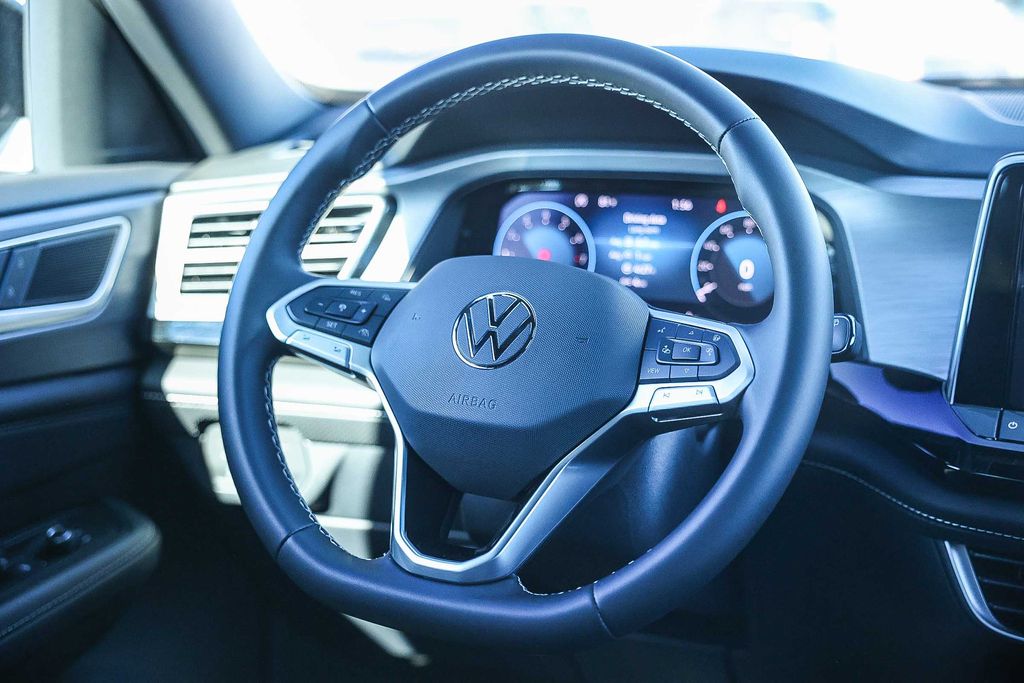 2026 Volkswagen Atlas Cross Sport 2.0T SE Image 28 of 32