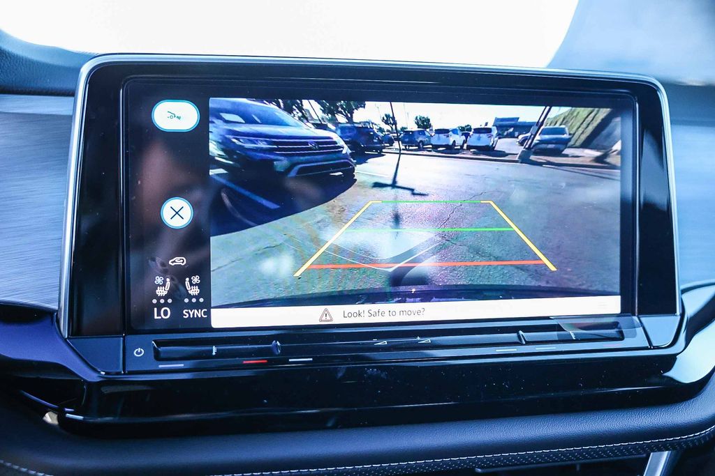 2026 Volkswagen Atlas Cross Sport 2.0T SE Image 17 of 32