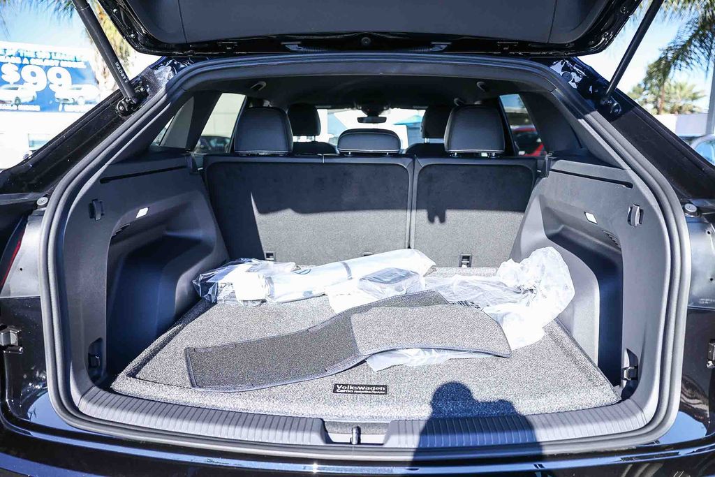 2026 Volkswagen Atlas Cross Sport 2.0T SE Image 9 of 32