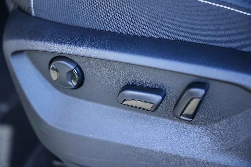 2026 Volkswagen Atlas Cross Sport 2.0T SE Image 27 of 32