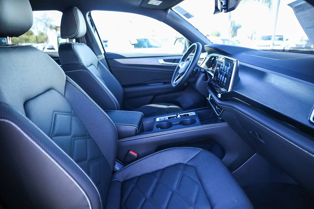 2026 Volkswagen Atlas Cross Sport 2.0T SE Image 14 of 32