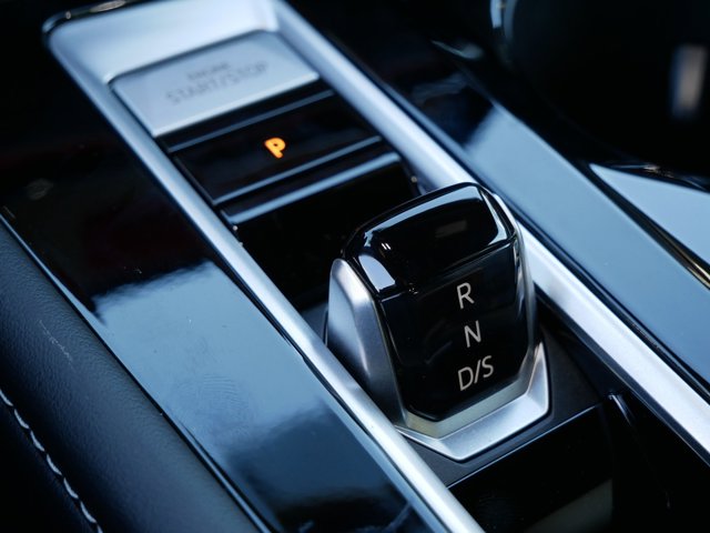 2026 Volkswagen Atlas Cross Sport 2.0T SEL Image 10 of 12