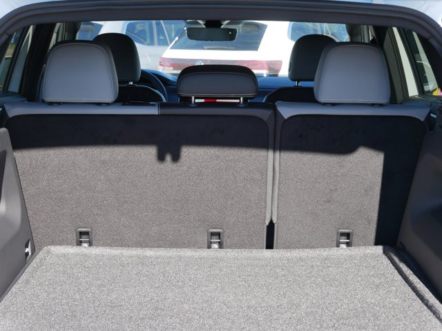 2026 Volkswagen Atlas Cross Sport 2.0T SEL Image 4 of 12