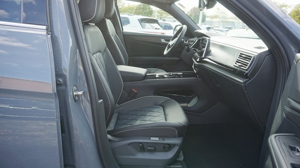 2026 Volkswagen Atlas Cross Sport 2.0T SEL Premium R-Line Image 7 of 22