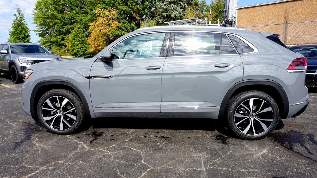 2026 Volkswagen Atlas Cross Sport 2.0T SEL Premium R-Line Image 5 of 22