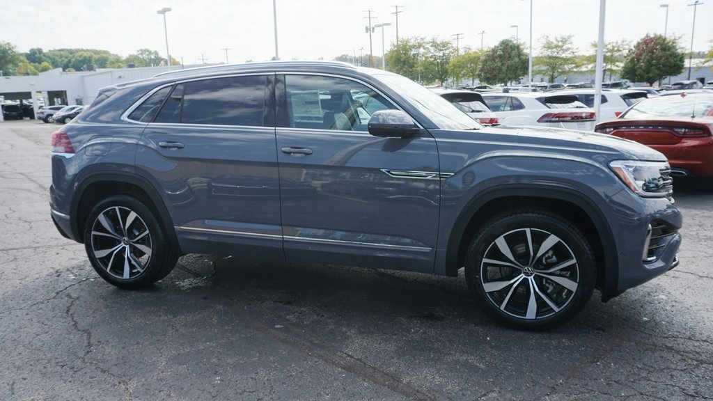 2026 Volkswagen Atlas Cross Sport 2.0T SEL Premium R-Line Image 2 of 22