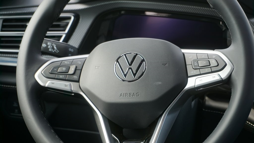 2026 Volkswagen Atlas Cross Sport 2.0T SEL Premium R-Line Image 11 of 22