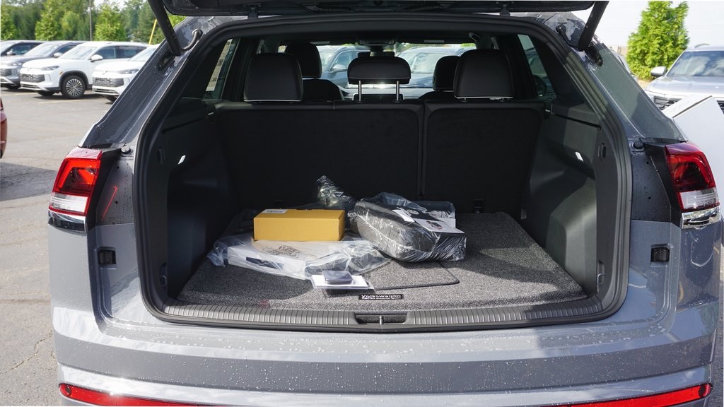 2026 Volkswagen Atlas Cross Sport 2.0T SEL Premium R-Line Image 6 of 22