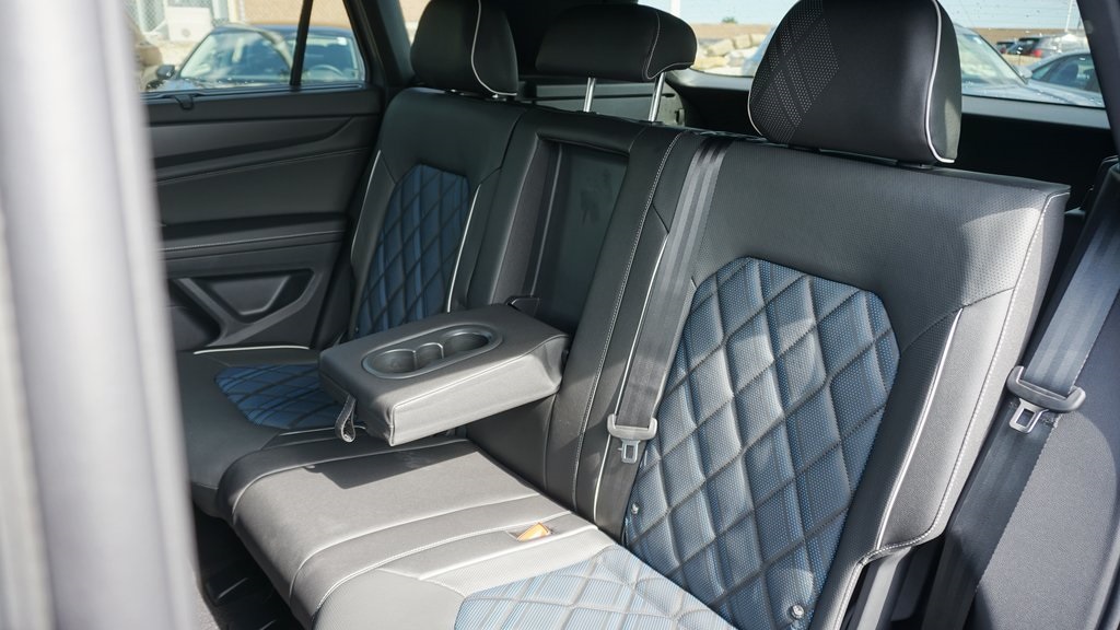 2026 Volkswagen Atlas Cross Sport 2.0T SEL Premium R-Line Image 8 of 22