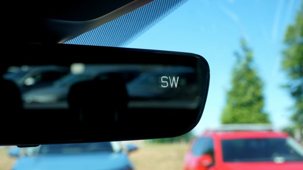 2026 Volkswagen Atlas Cross Sport 2.0T SEL R-Line Black Image 18 of 22