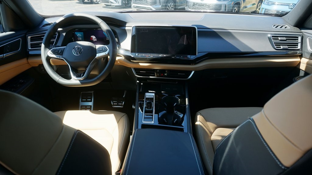 2026 Volkswagen Atlas Cross Sport 2.0T SEL R-Line Black Image 11 of 22