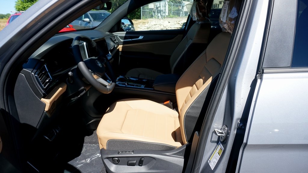 2026 Volkswagen Atlas Cross Sport 2.0T SEL R-Line Black Image 10 of 22