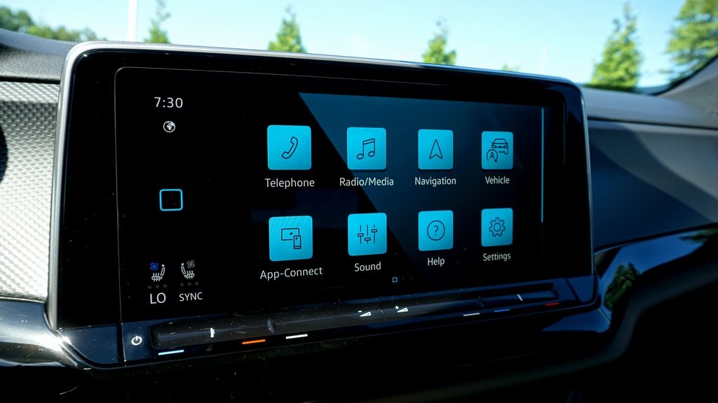 2026 Volkswagen Atlas Cross Sport 2.0T SEL R-Line Black Image 14 of 22