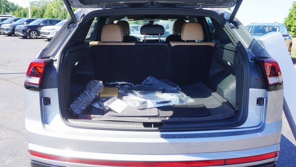 2026 Volkswagen Atlas Cross Sport 2.0T SEL R-Line Black Image 6 of 22