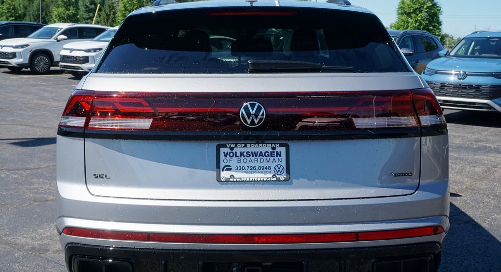 2026 Volkswagen Atlas Cross Sport 2.0T SEL R-Line Black Image 4 of 22