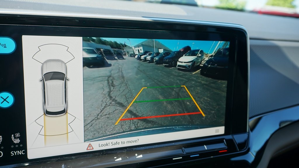 2026 Volkswagen Atlas Cross Sport 2.0T SEL R-Line Black Image 13 of 22