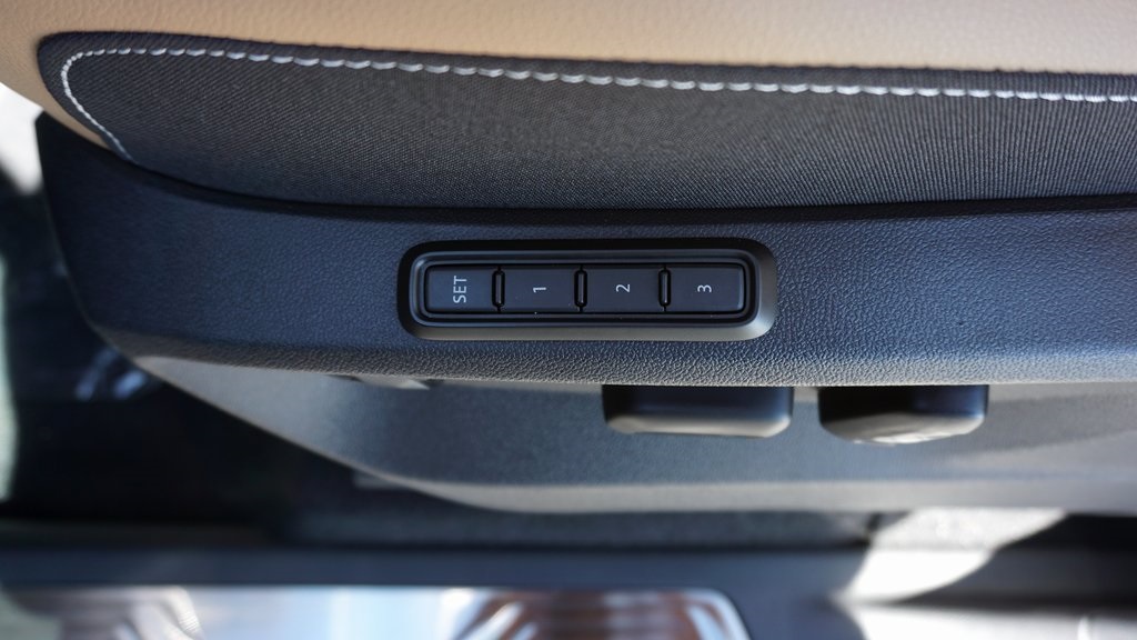 2026 Volkswagen Atlas Cross Sport 2.0T SEL R-Line Black Image 19 of 22