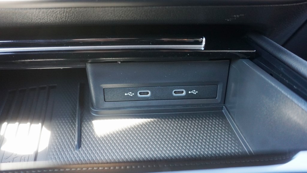 2026 Volkswagen Atlas Cross Sport 2.0T SEL R-Line Black Image 22 of 22