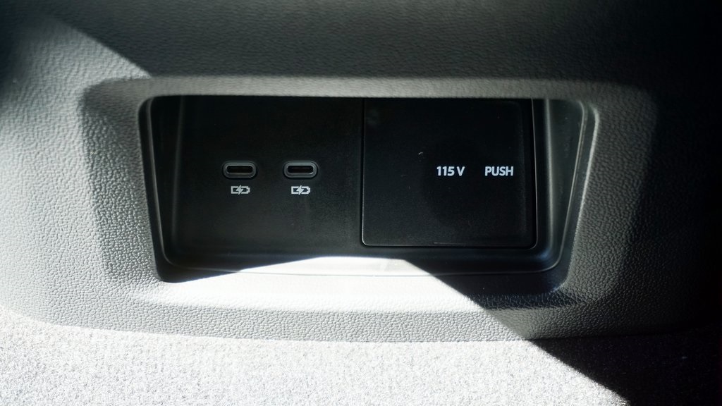 2026 Volkswagen Atlas Cross Sport 2.0T SEL R-Line Black Image 20 of 22