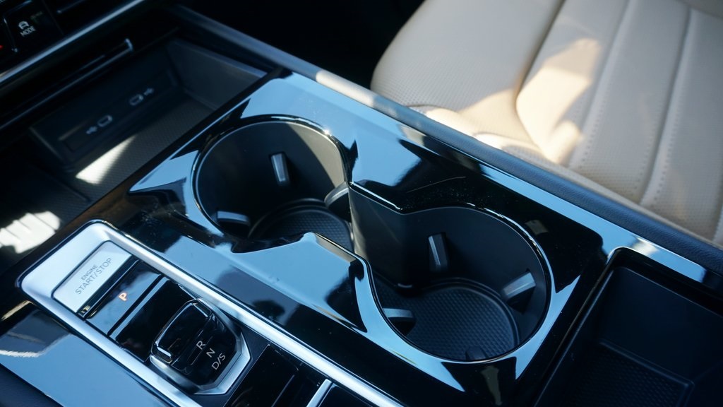 2026 Volkswagen Atlas Cross Sport 2.0T SEL R-Line Black Image 15 of 22