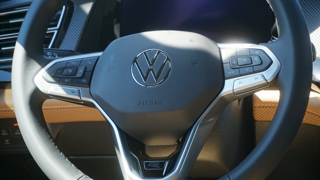 2026 Volkswagen Atlas Cross Sport 2.0T SEL R-Line Black Image 12 of 22