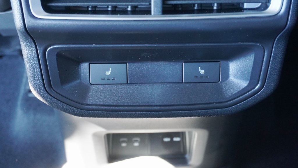 2026 Volkswagen Atlas Cross Sport 2.0T SEL R-Line Black Image 17 of 22