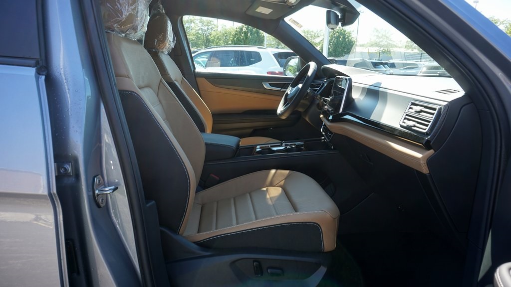 2026 Volkswagen Atlas Cross Sport 2.0T SEL R-Line Black Image 8 of 22