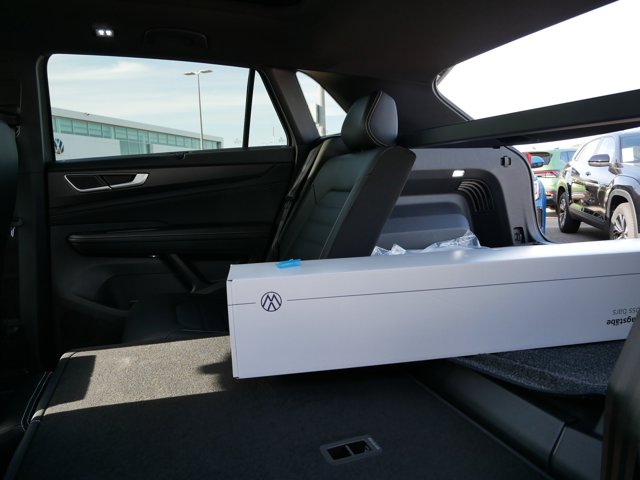 2026 Volkswagen Atlas Cross Sport 2.0T SEL R-Line Black Image 12 of 13