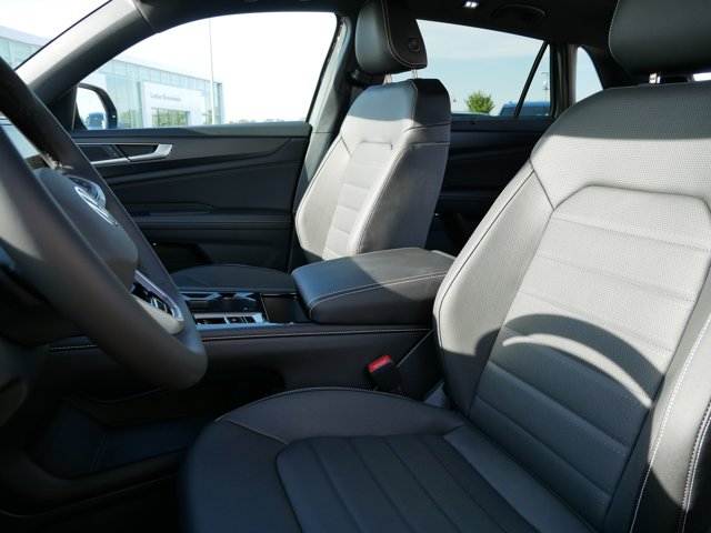 2026 Volkswagen Atlas Cross Sport 2.0T SEL R-Line Black Image 5 of 13