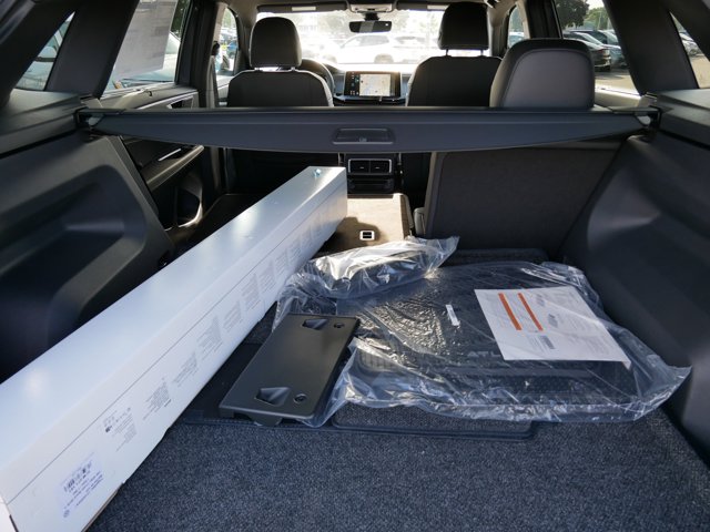 2026 Volkswagen Atlas Cross Sport 2.0T SEL R-Line Black Image 4 of 13