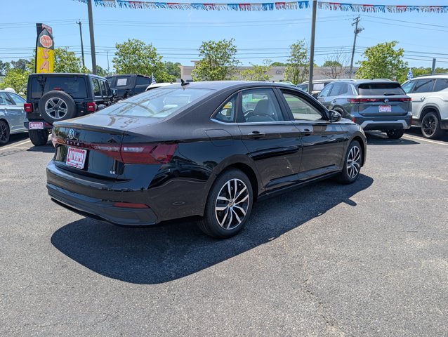 2026 Volkswagen Jetta SE Image 3 of 25