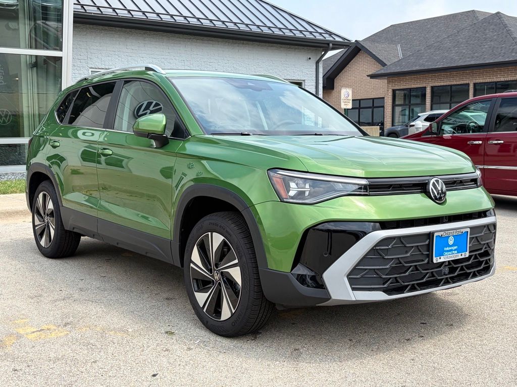 2026 Volkswagen Taos SE Image 3 of 30