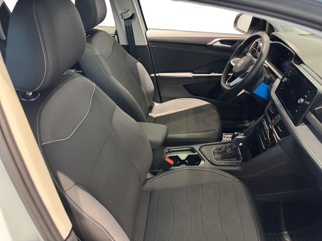 2026 Volkswagen Taos SE Black Image 11 of 25