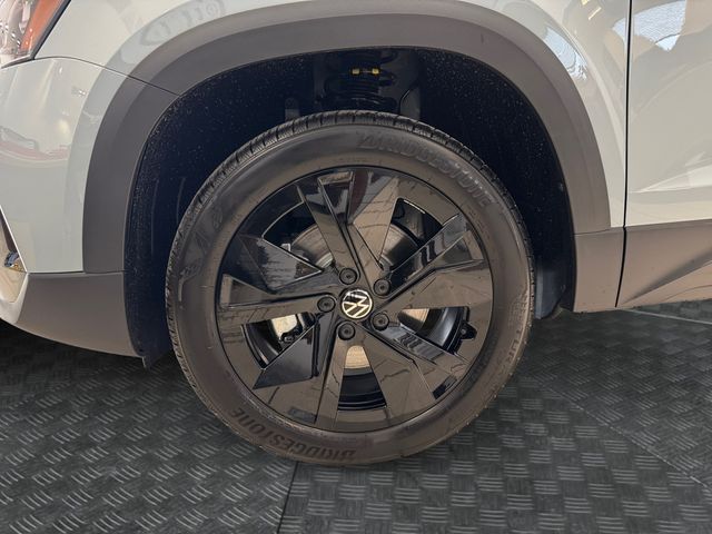 2026 Volkswagen Taos SE Black Image 8 of 25